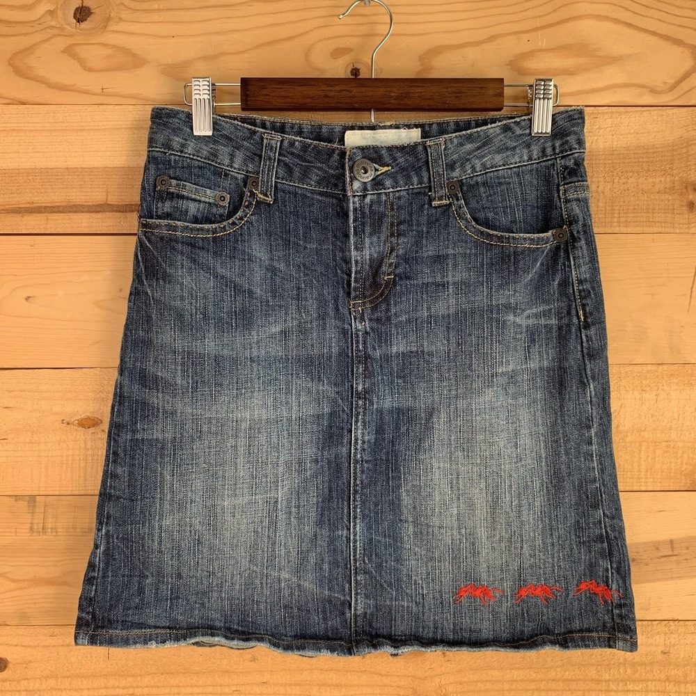 Y2K Denim Mini Skirt Maurice's Size 5/6 Embroidered‎ Red Ants Vented Distressed